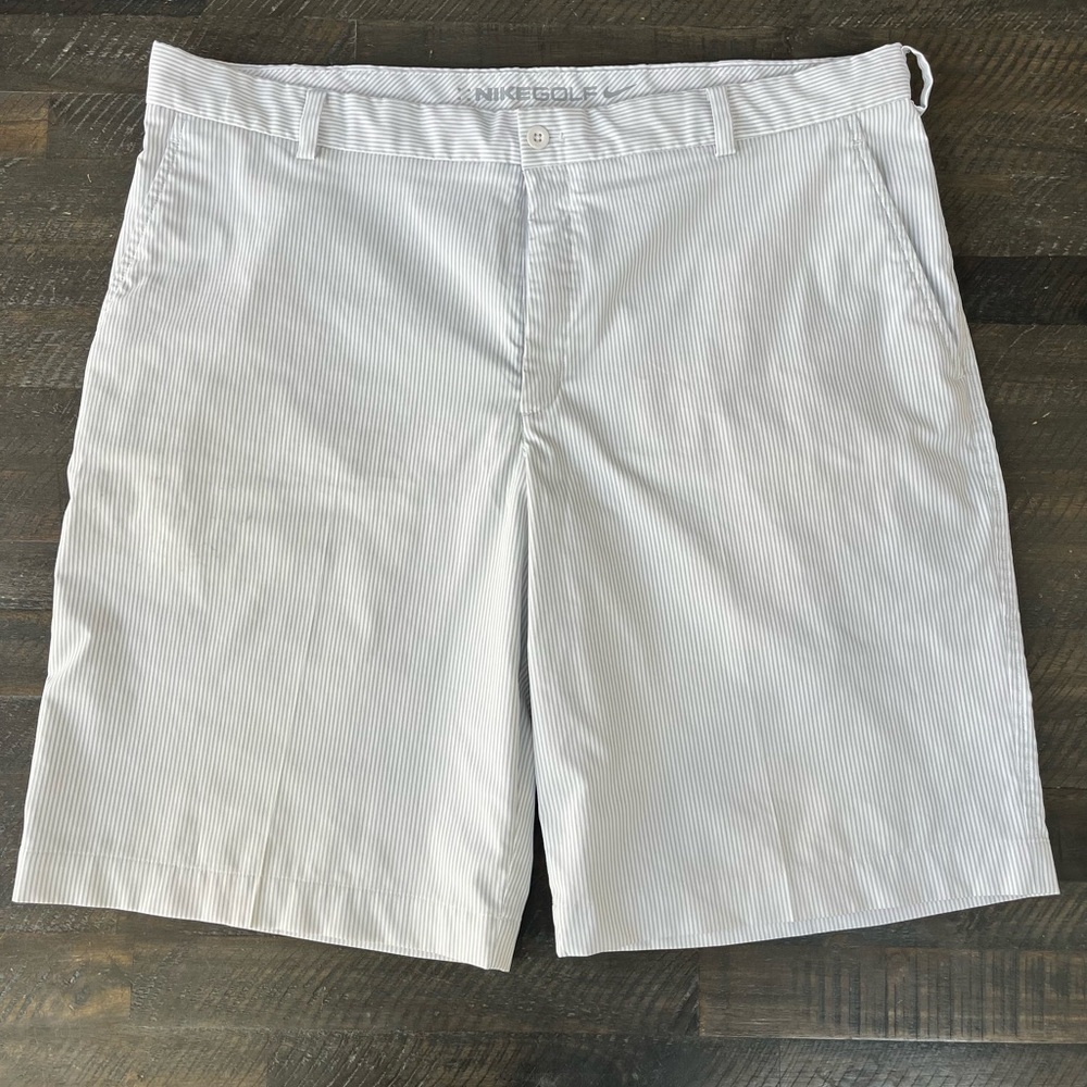 Nike Golf Mens Performance Pinstripe Shorts Size 40 Gray White Golfing Tech